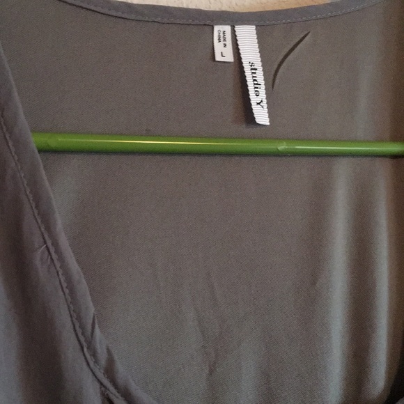 Beautiful blouse - Picture 2 of 3